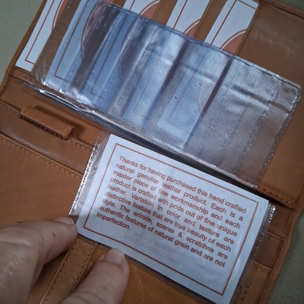 Bacci Soft Camel Leather Checkbook Billfold Wallet NWT - Picture 3 of 3